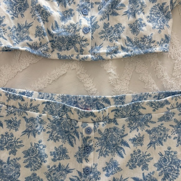 Sugar Thrillz Blue and White Floral Lounge Set - Picture 4 of 6